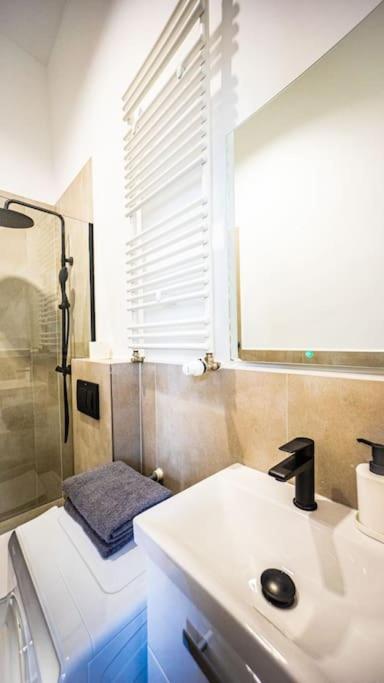 Apartament Lovely In